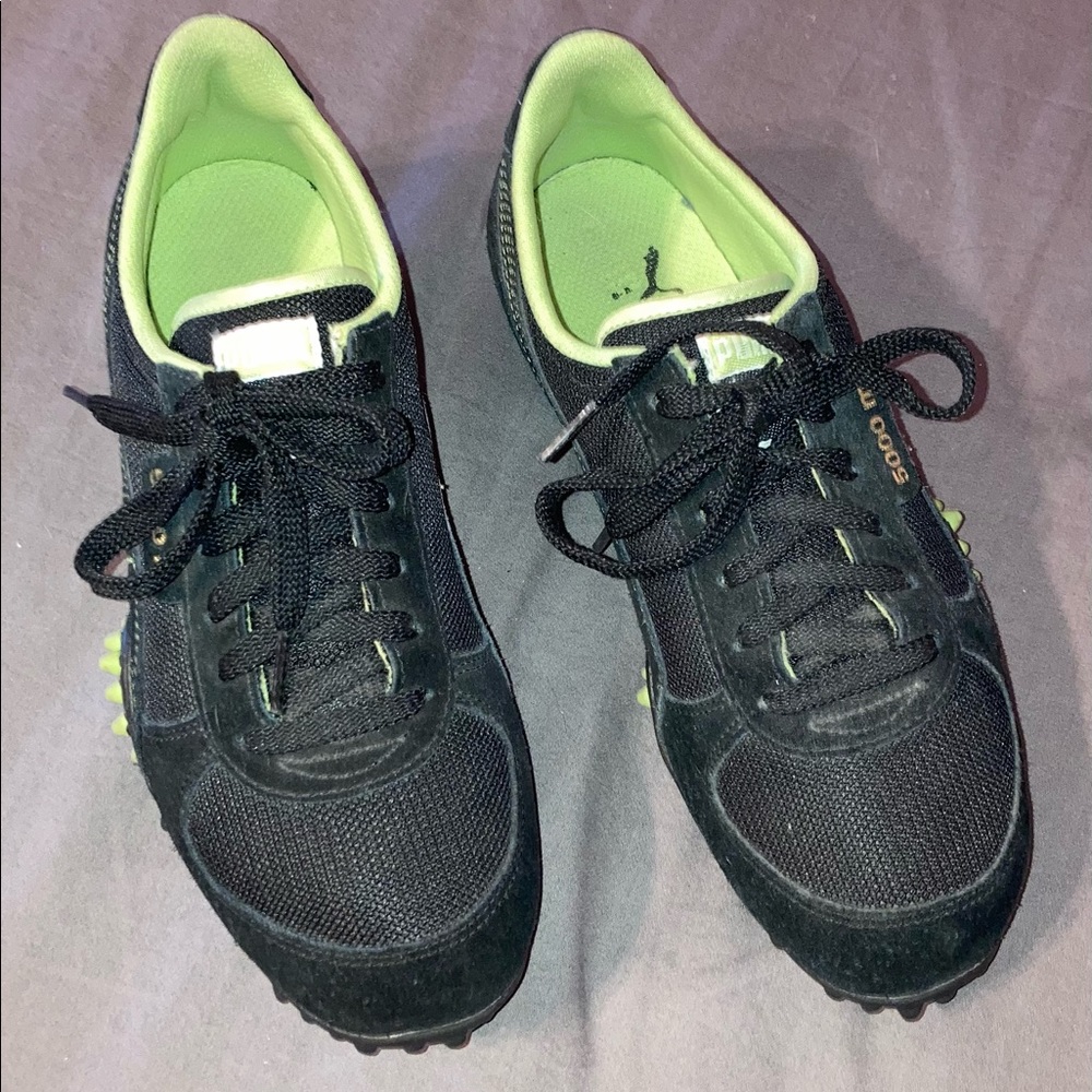 Womens Puma tennis shoes